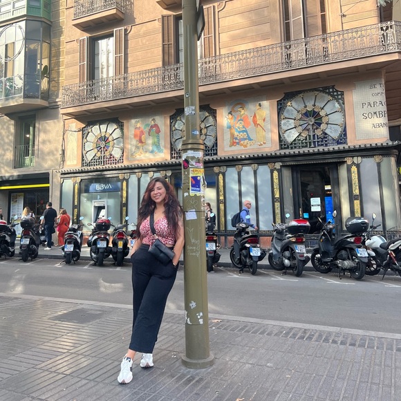 Meet your Posher, Ayse - Picture 6 of 6